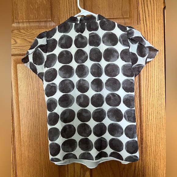 Banana Republic silk short sleeve blouse - XS - Picture 2 of 3